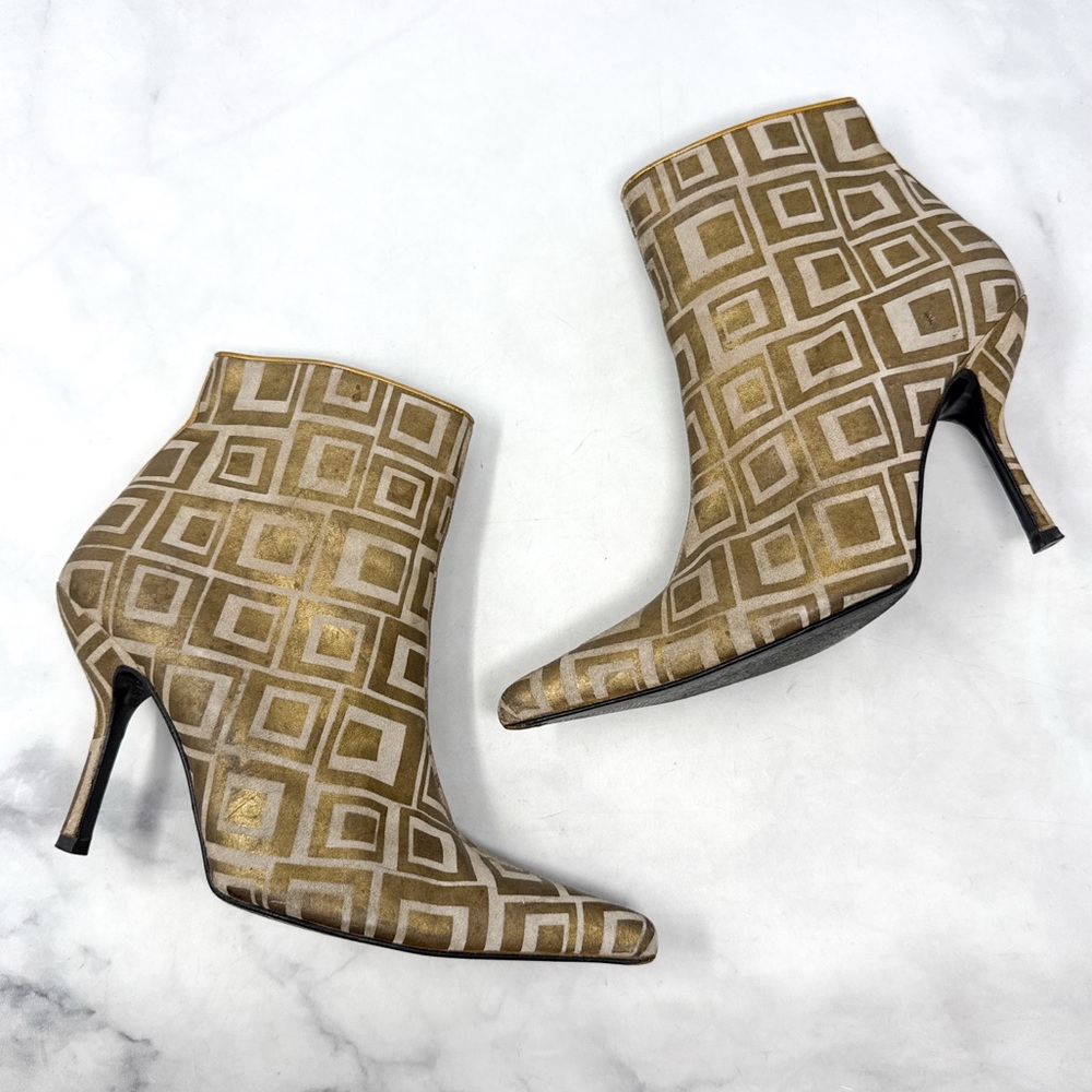 Versace Vintage Y2K Suede Geo Pointed Toe Heeled Ankle Bootie Boots Gold 37